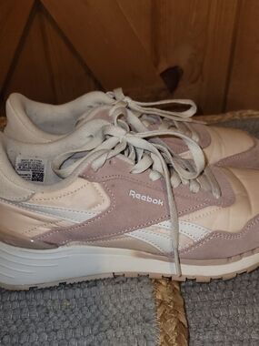 Reebok Women's Pink Suede & Leather Sneakers Size 8